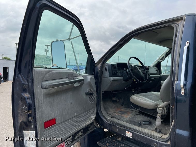 image for item DS8279 2005 Ford F750  flatbed truck