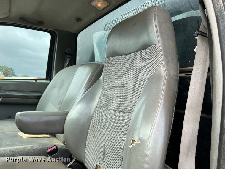 image for item DS8279 2005 Ford F750  flatbed truck