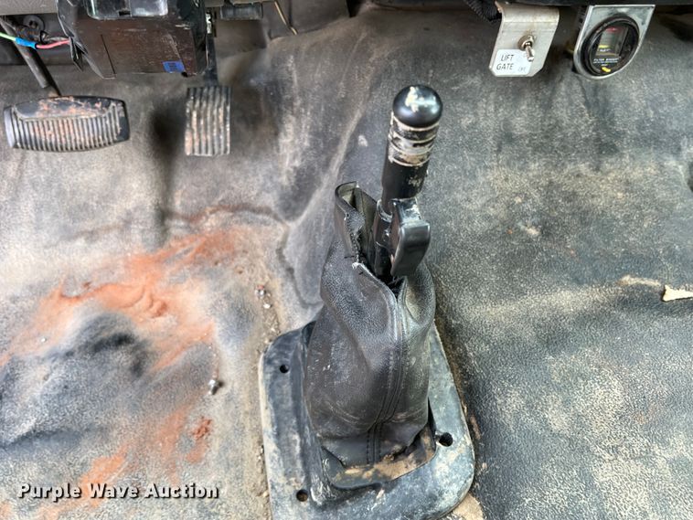 image for item DS8279 2005 Ford F750  flatbed truck