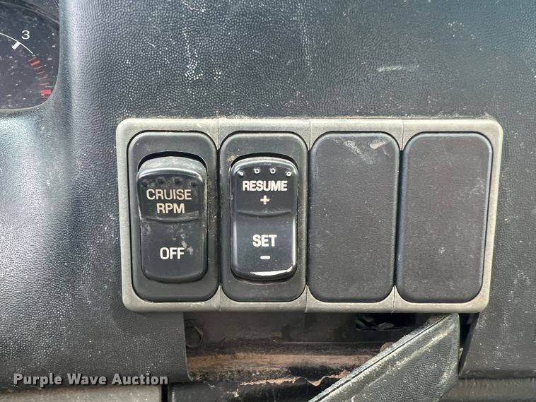 image for item DS8279 2005 Ford F750  flatbed truck