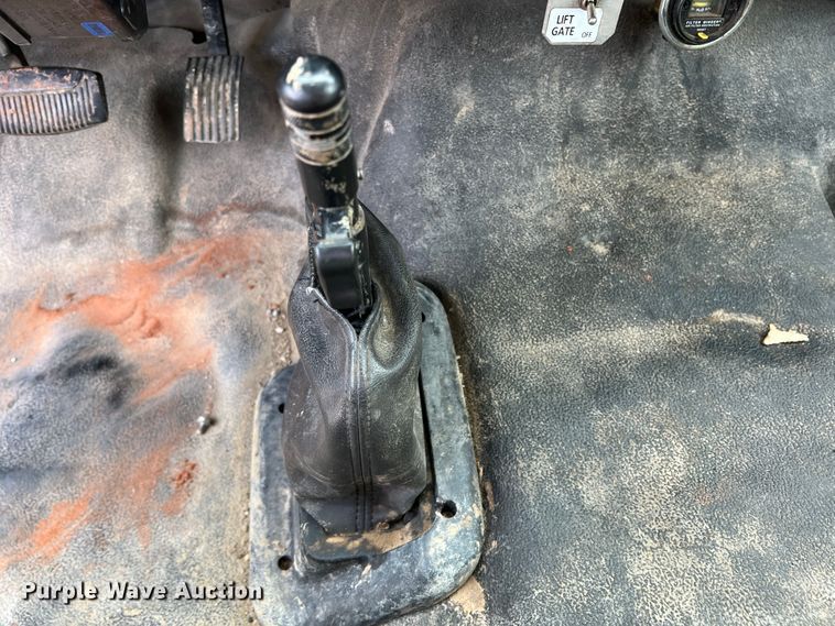 image for item DS8279 2005 Ford F750  flatbed truck