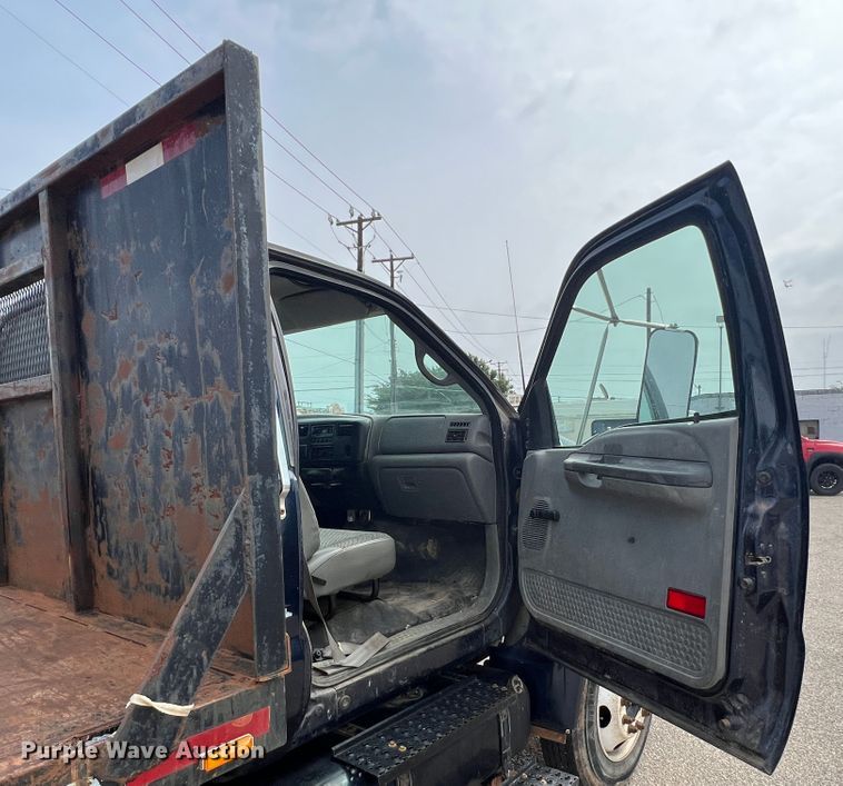 image for item DS8279 2005 Ford F750  flatbed truck