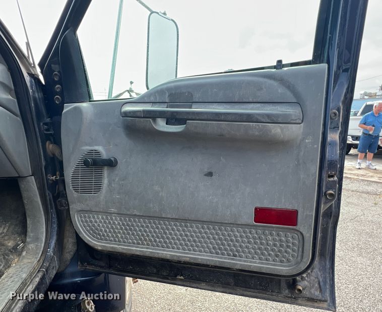 image for item DS8279 2005 Ford F750  flatbed truck