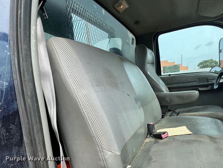 image for item DS8279 2005 Ford F750  flatbed truck