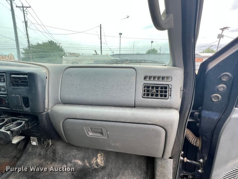 image for item DS8279 2005 Ford F750  flatbed truck