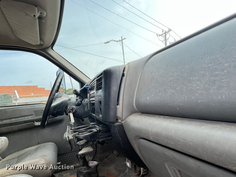 image for item DS8279 2005 Ford F750  flatbed truck