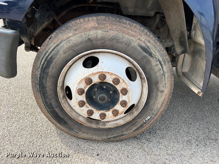 image for item DS8279 2005 Ford F750  flatbed truck