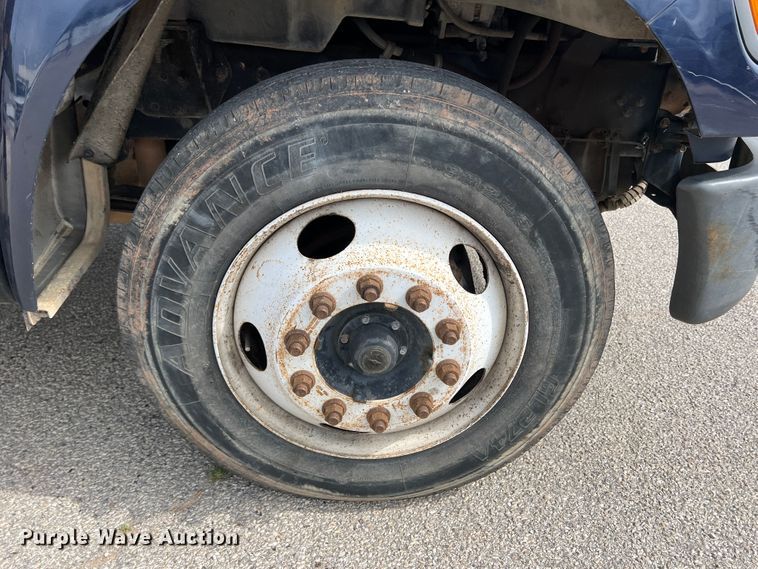 image for item DS8279 2005 Ford F750  flatbed truck