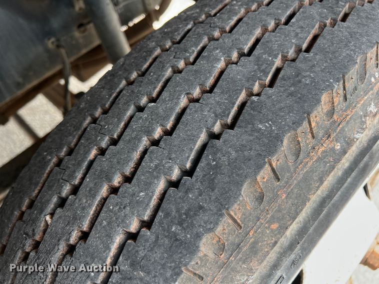 image for item DS8279 2005 Ford F750  flatbed truck