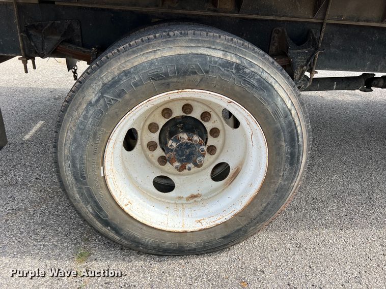 image for item DS8279 2005 Ford F750  flatbed truck