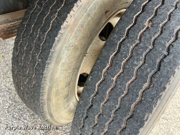 image for item DS8279 2005 Ford F750  flatbed truck