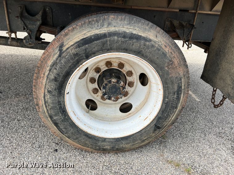 image for item DS8279 2005 Ford F750  flatbed truck