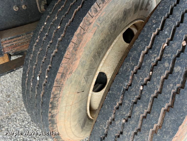 image for item DS8279 2005 Ford F750  flatbed truck