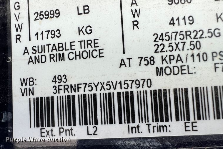 image for item DS8279 2005 Ford F750  flatbed truck