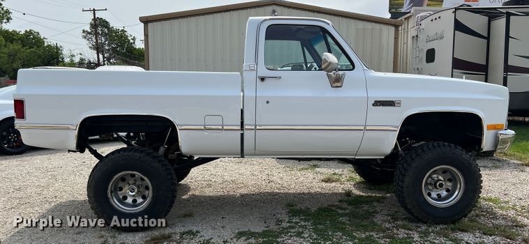 image for item DS8281 1983 GMC Sierra Classic 1500  pickup truck