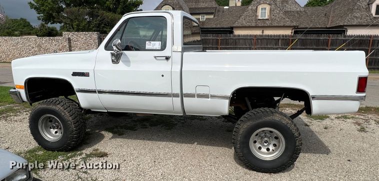 image for item DS8281 1983 GMC Sierra Classic 1500  pickup truck
