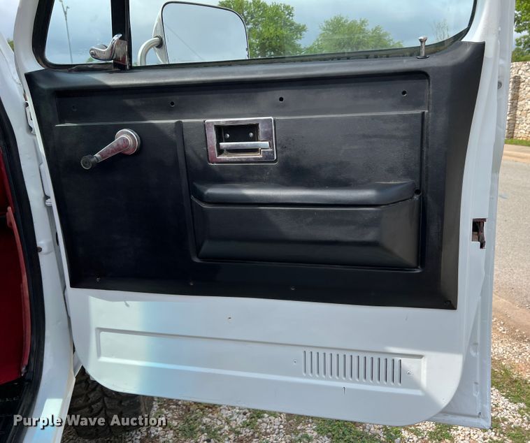 image for item DS8281 1983 GMC Sierra Classic 1500  pickup truck