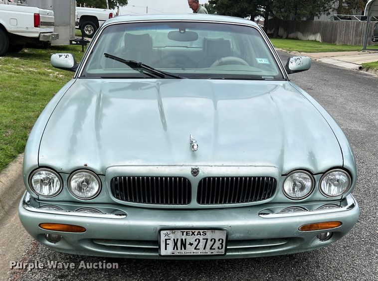 image for item DS8285 2001 Jaguar XJ8