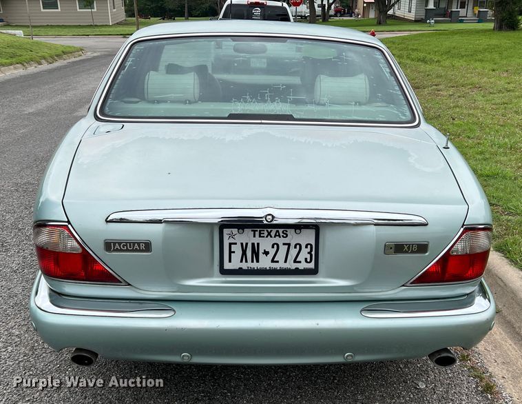 image for item DS8285 2001 Jaguar XJ8