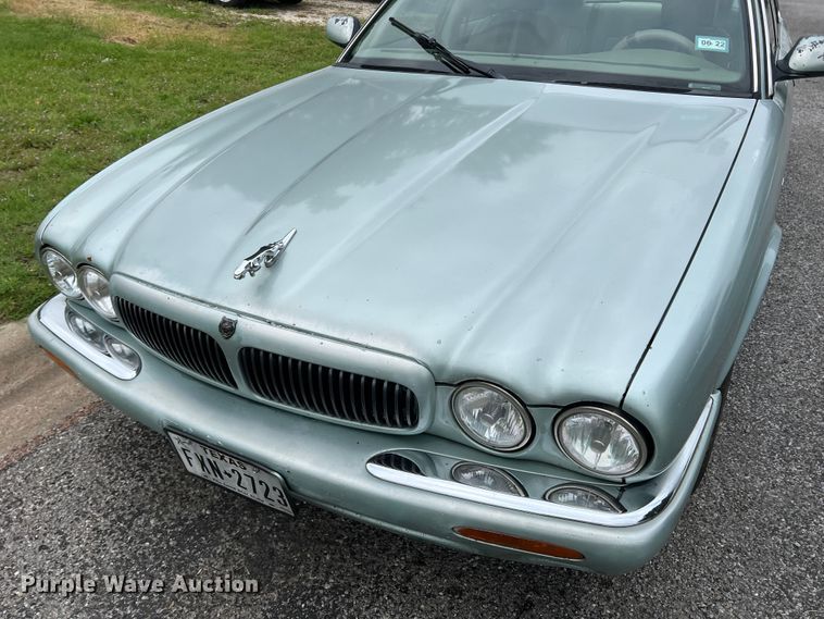 image for item DS8285 2001 Jaguar XJ8