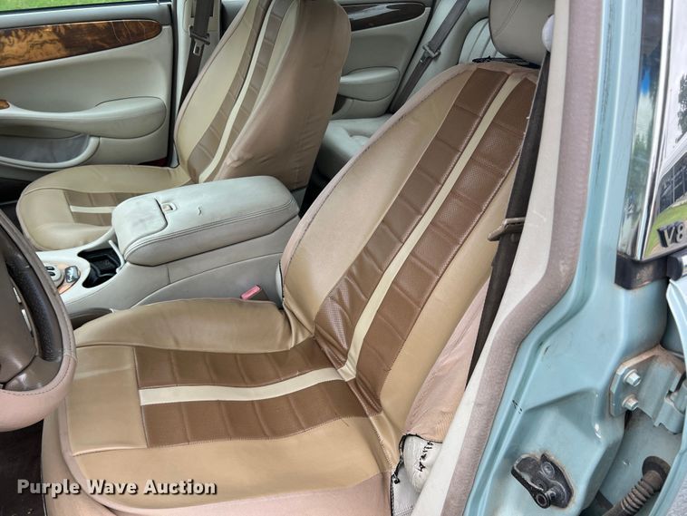 image for item DS8285 2001 Jaguar XJ8