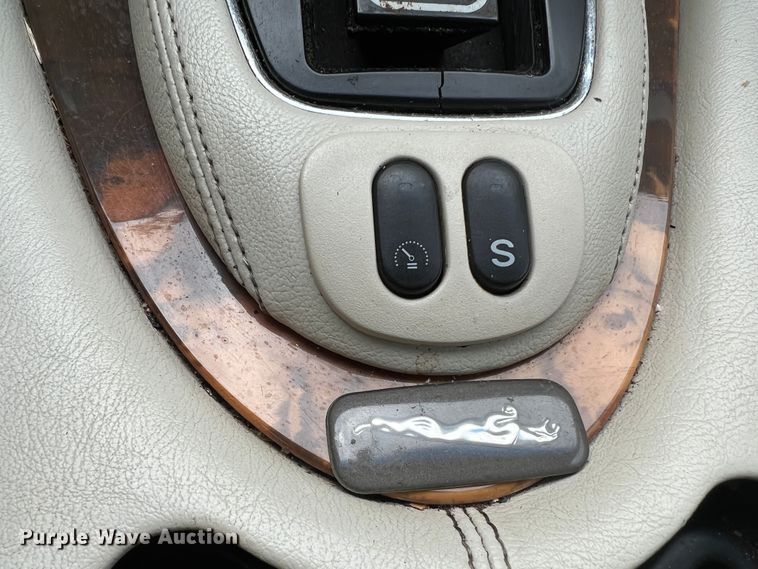 image for item DS8285 2001 Jaguar XJ8