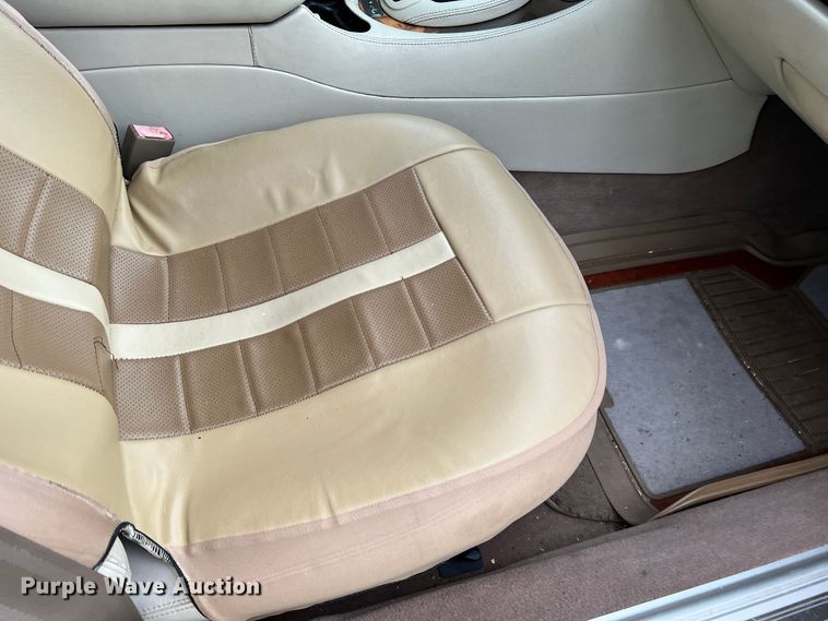 image for item DS8285 2001 Jaguar XJ8