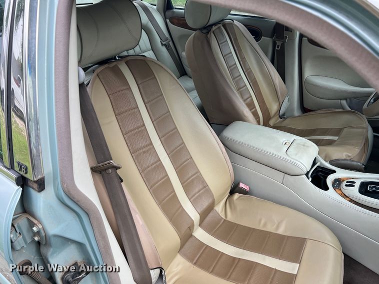 image for item DS8285 2001 Jaguar XJ8