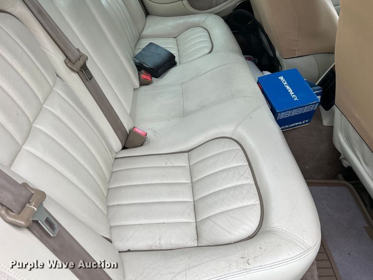 image for item DS8285 2001 Jaguar XJ8