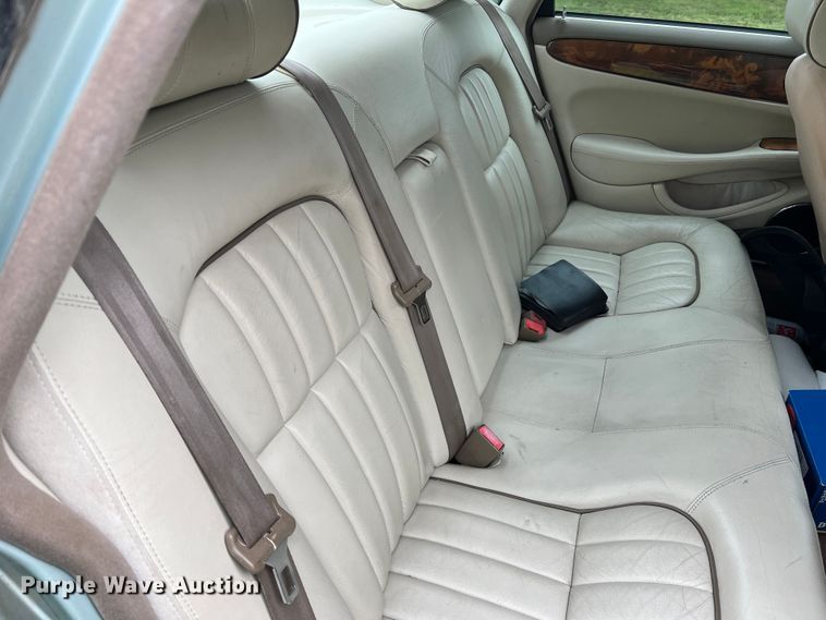 image for item DS8285 2001 Jaguar XJ8
