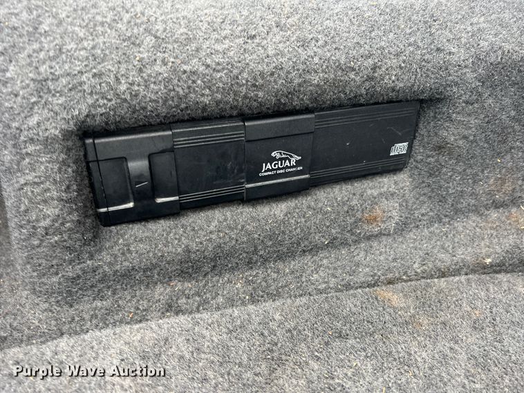 image for item DS8285 2001 Jaguar XJ8