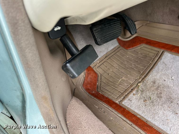 image for item DS8285 2001 Jaguar XJ8