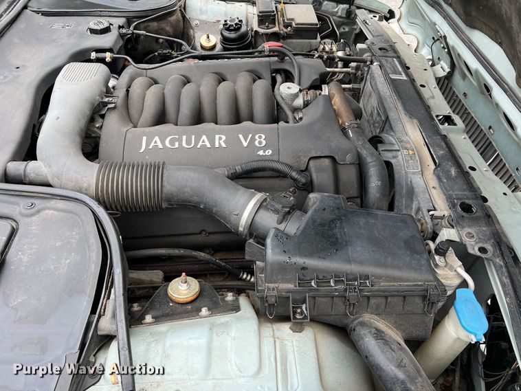 image for item DS8285 2001 Jaguar XJ8
