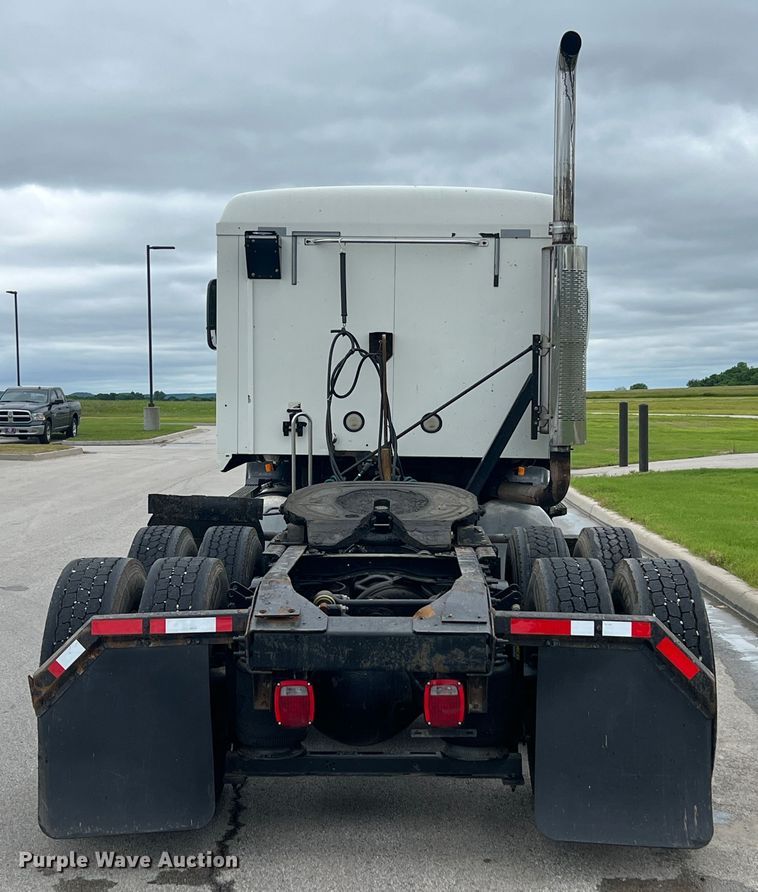 image for item HL9102 2005 Mack CXN613  semi truck