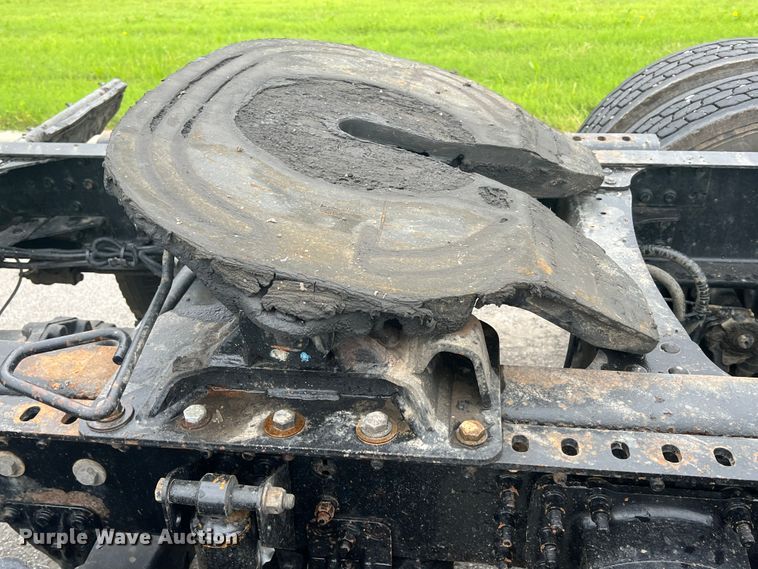 image for item HL9102 2005 Mack CXN613  semi truck