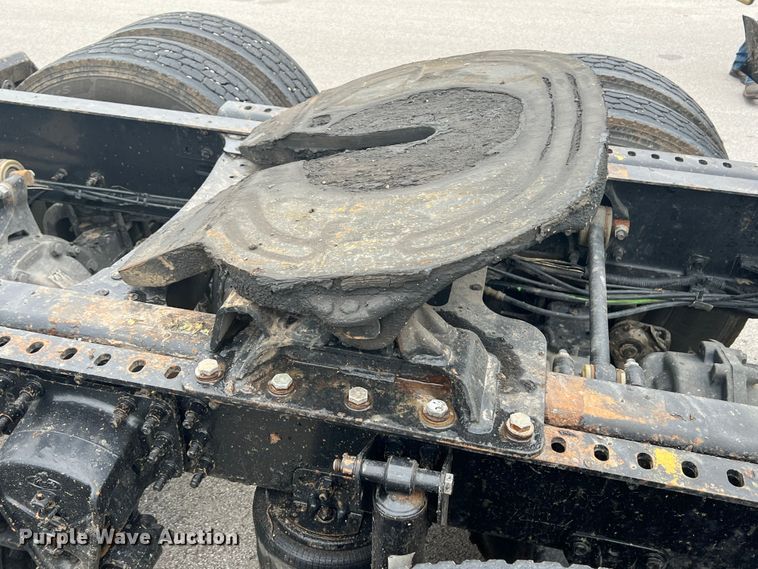 image for item HL9102 2005 Mack CXN613  semi truck