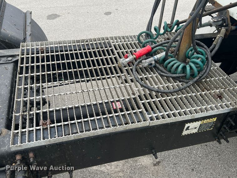 image for item HL9102 2005 Mack CXN613  semi truck