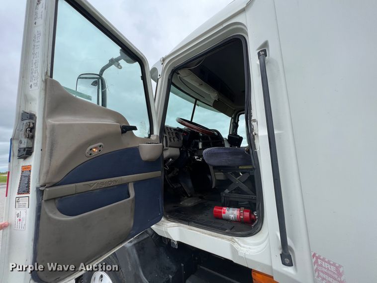 image for item HL9102 2005 Mack CXN613  semi truck