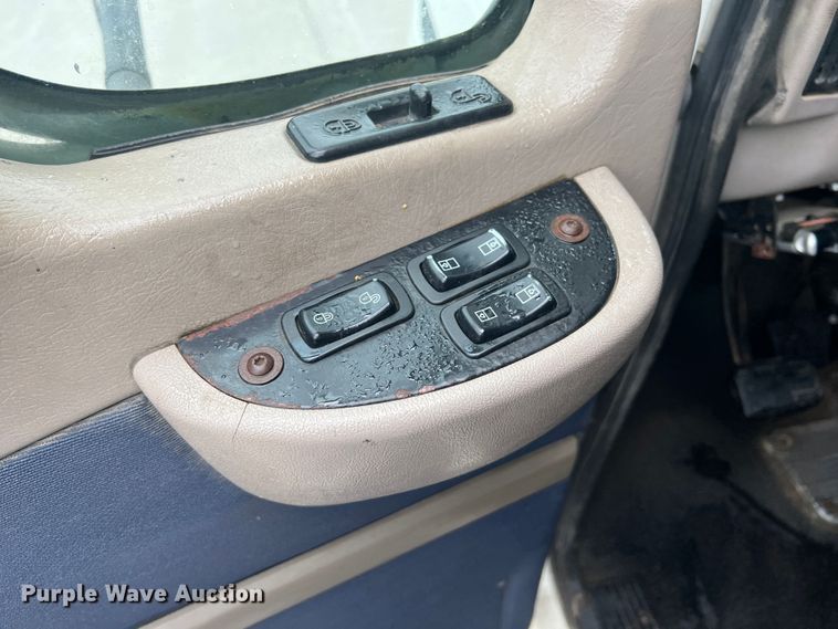 image for item HL9102 2005 Mack CXN613  semi truck