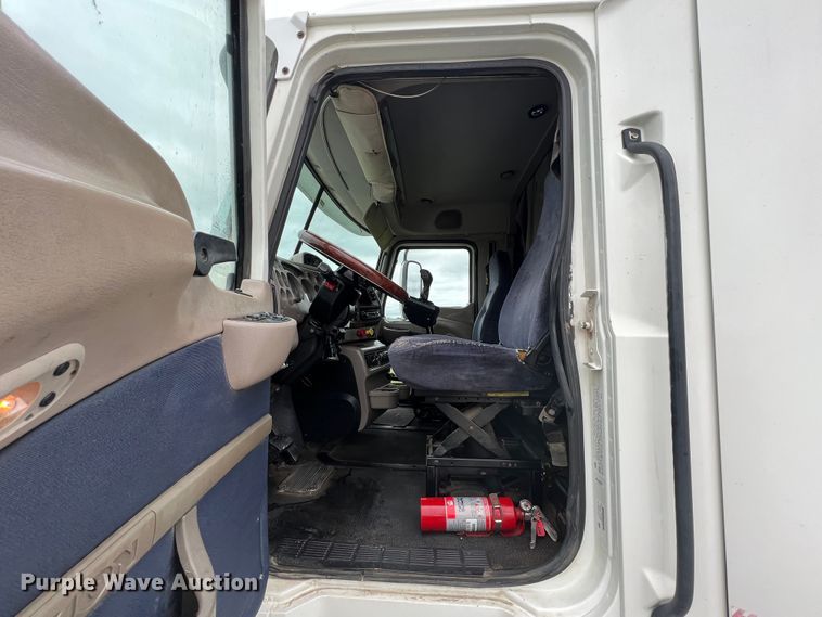 image for item HL9102 2005 Mack CXN613  semi truck