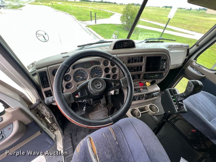 image for item HL9102 2005 Mack CXN613  semi truck