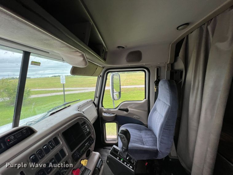 image for item HL9102 2005 Mack CXN613  semi truck