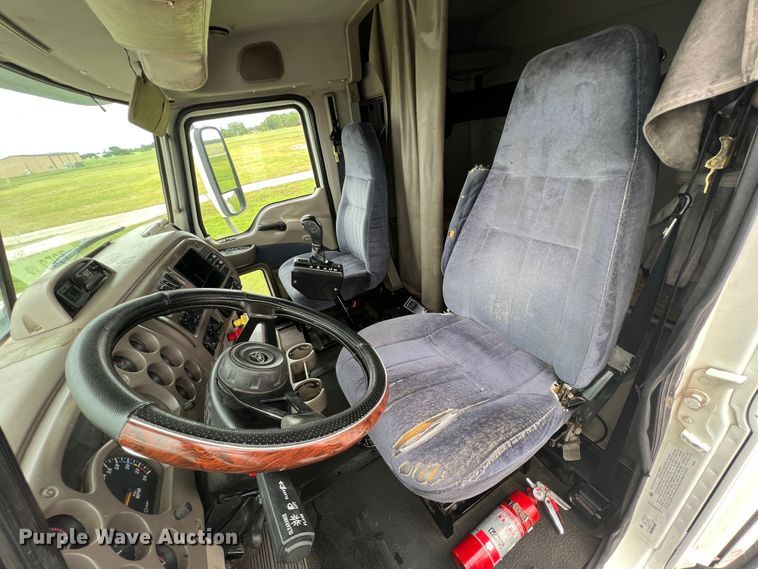 image for item HL9102 2005 Mack CXN613  semi truck