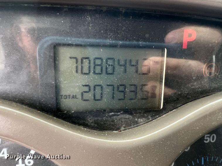 image for item HL9102 2005 Mack CXN613  semi truck