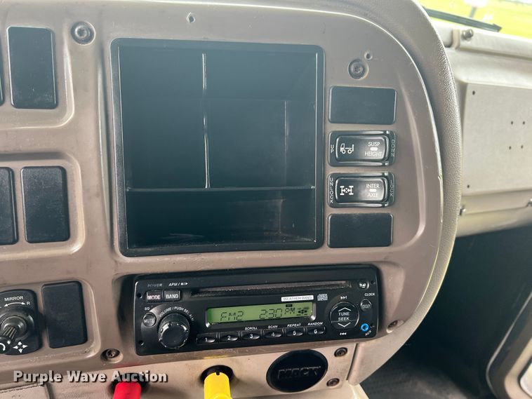 image for item HL9102 2005 Mack CXN613  semi truck