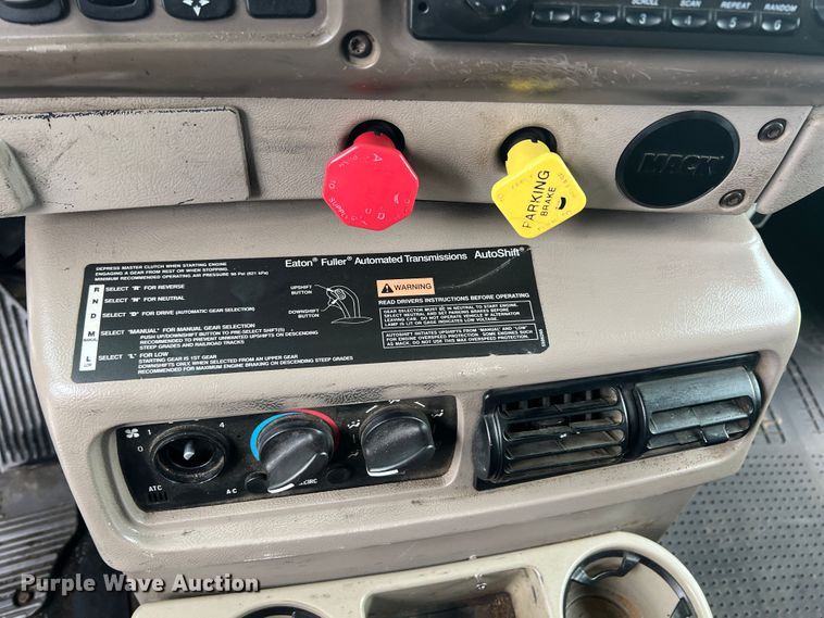 image for item HL9102 2005 Mack CXN613  semi truck