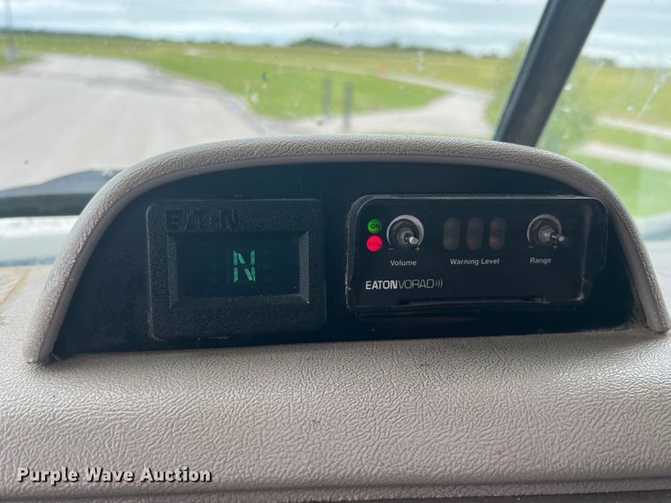 image for item HL9102 2005 Mack CXN613  semi truck