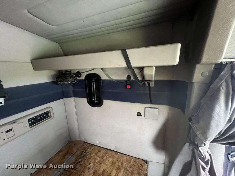 image for item HL9102 2005 Mack CXN613  semi truck