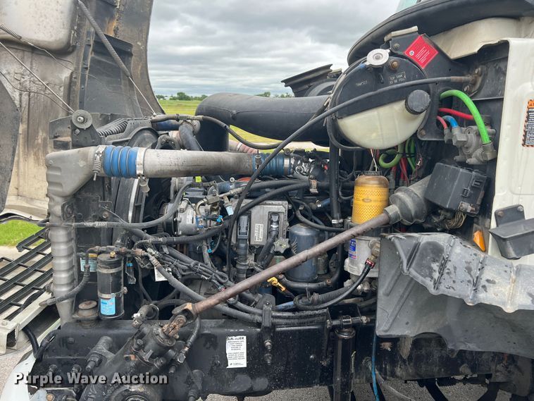 image for item HL9102 2005 Mack CXN613  semi truck