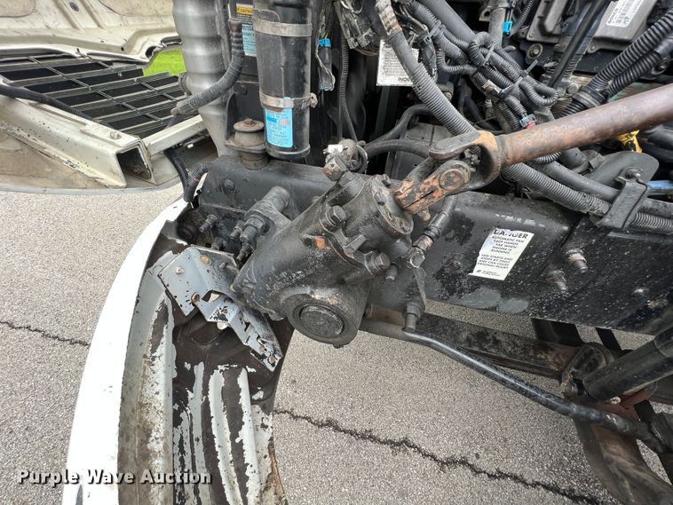 image for item HL9102 2005 Mack CXN613  semi truck